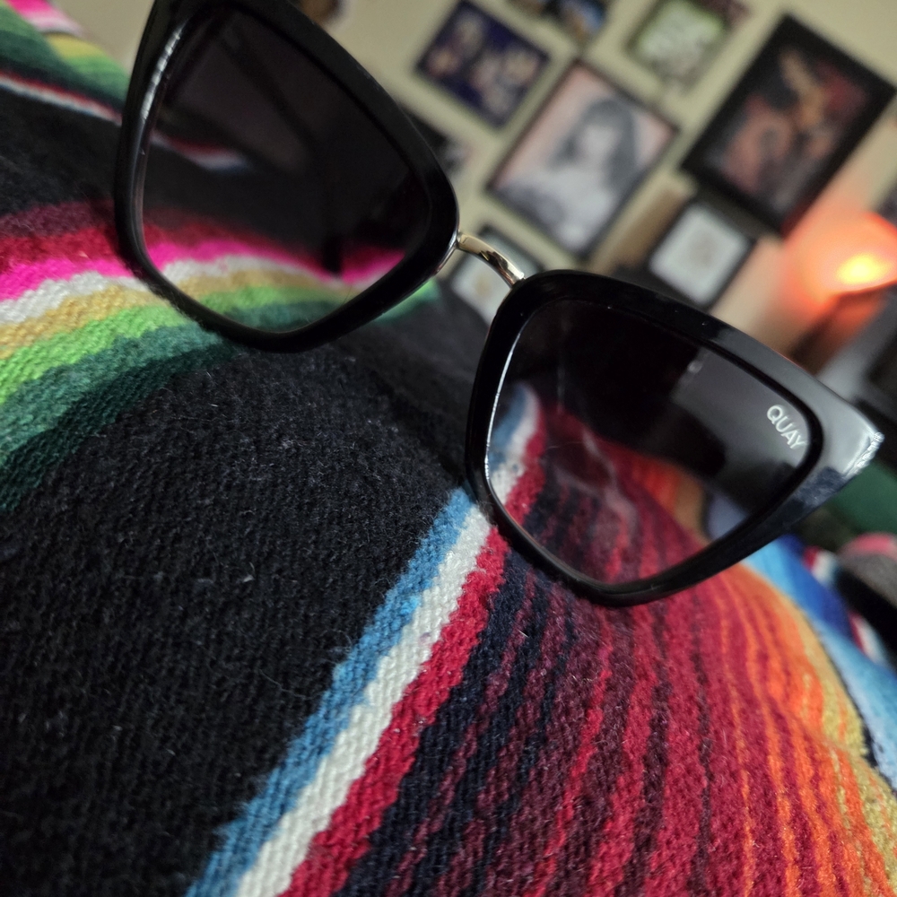 Quay Reina Mini Black Sunglasses